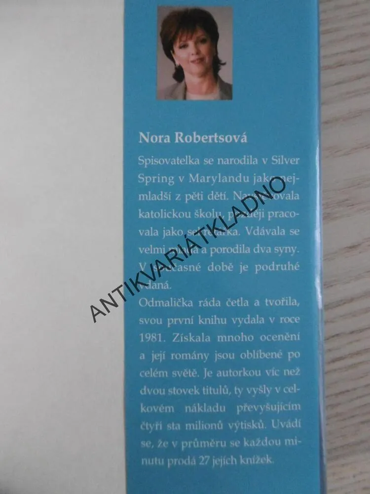 KRAJINA SVĚTLA, NORA ROBERTSOVÁ, **an