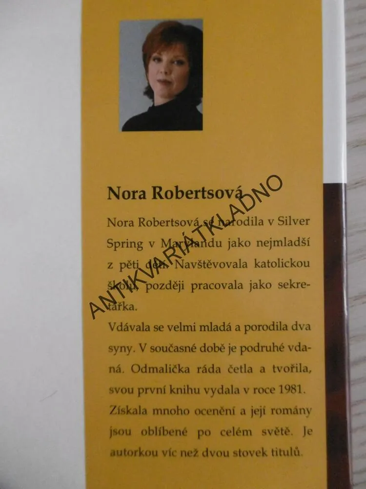 ČERVENÁ LILIE, NORA ROBERTSOVÁ, **an