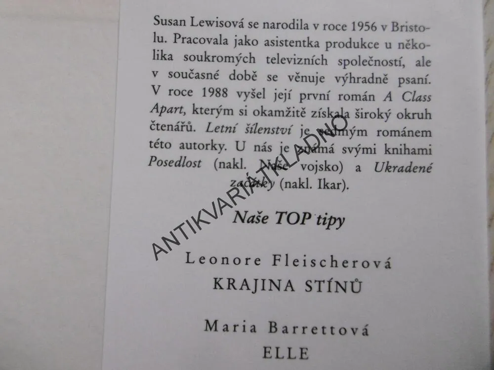 LETNÍ ŠÍLENSTVÍ, SUSAN LEWIS, **an