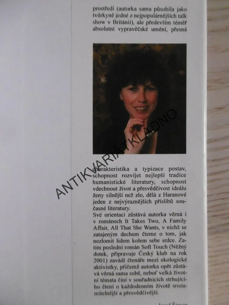 VÁLKA POHLAVÍ, MAEVE HARANOVÁ, **an