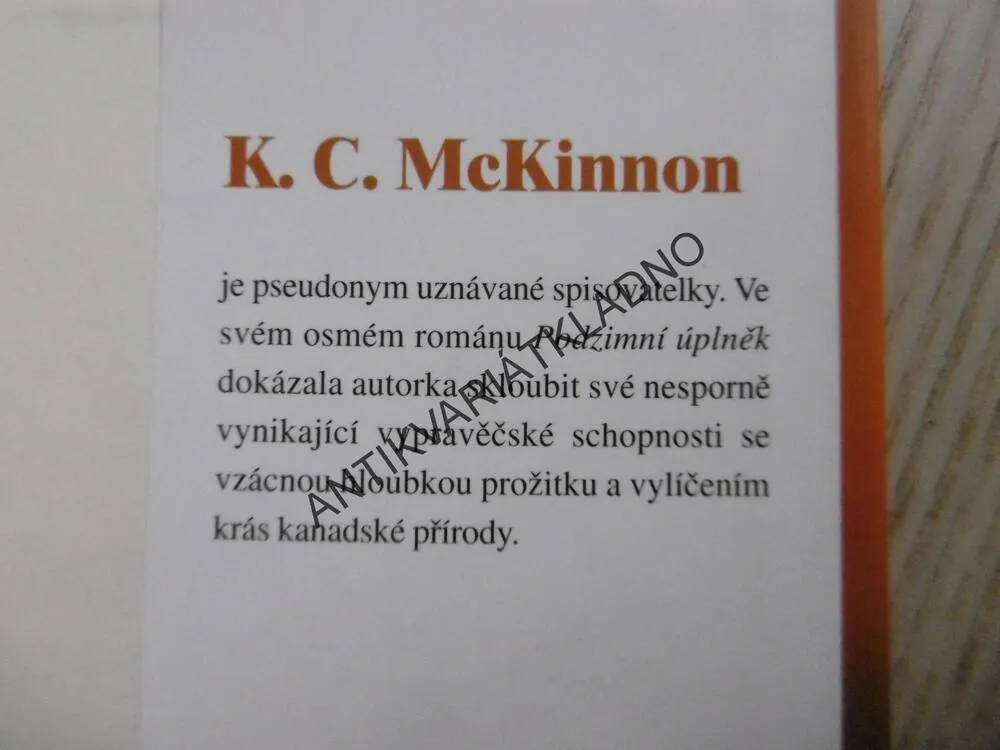 PODZIMNÍ ÚPLNĚK, K. C. MCKINNON, **an