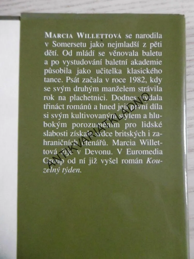 MLÝN NA ŘECE, MARCIA WILLETTOVÁ, **an