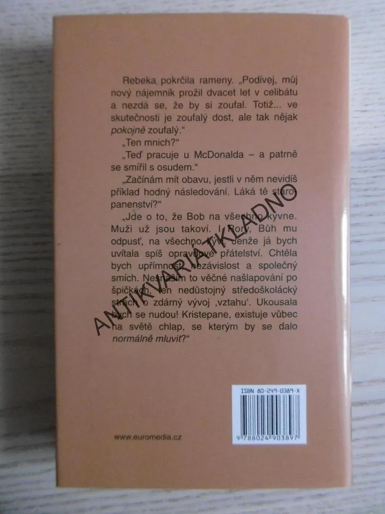 MNICH Z PŘÍZEMÍ, TIM FARRINGTON, **an