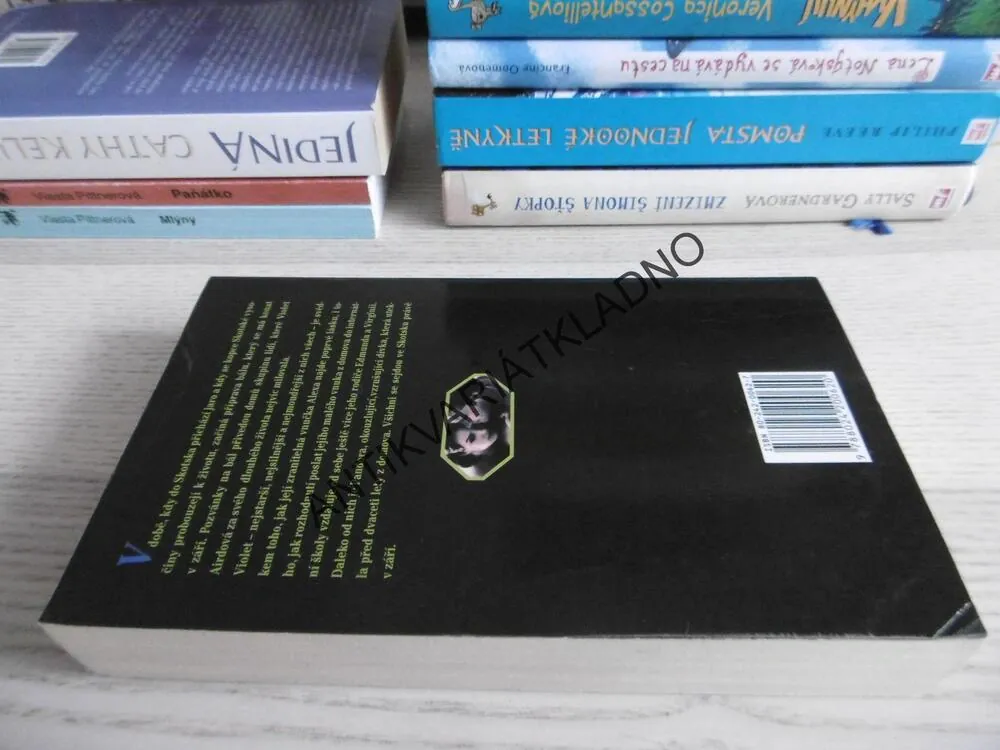 ZÁŘÍ, ROSAMUNDE PILCHER, **an