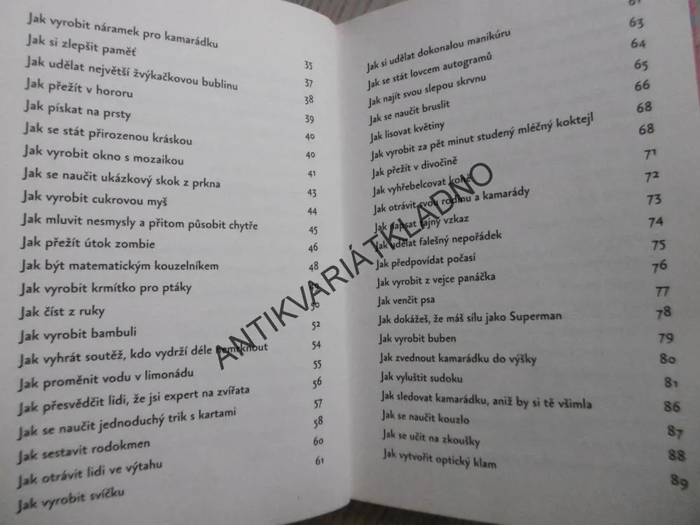 KNIHA PRO SPRÁVNÉ HOLKY, **an