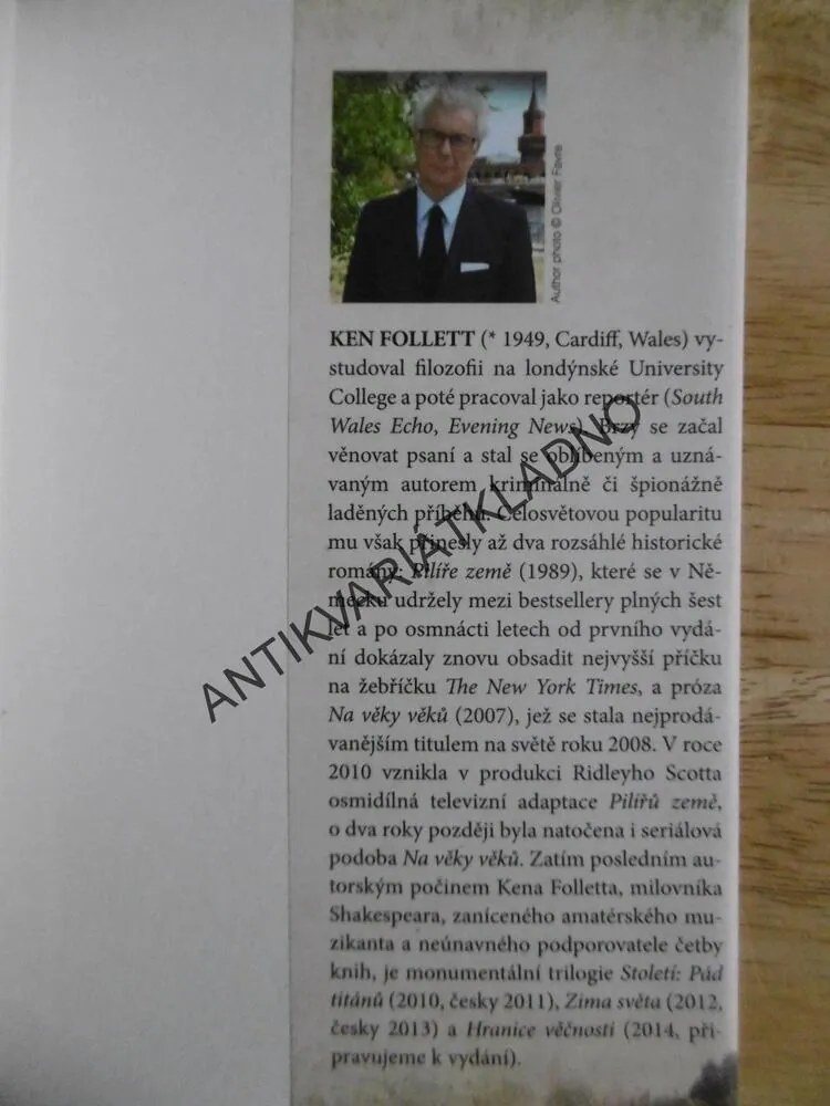 KAVKY, KEN FOLLETT, VÁLEČNÝ THRILLER