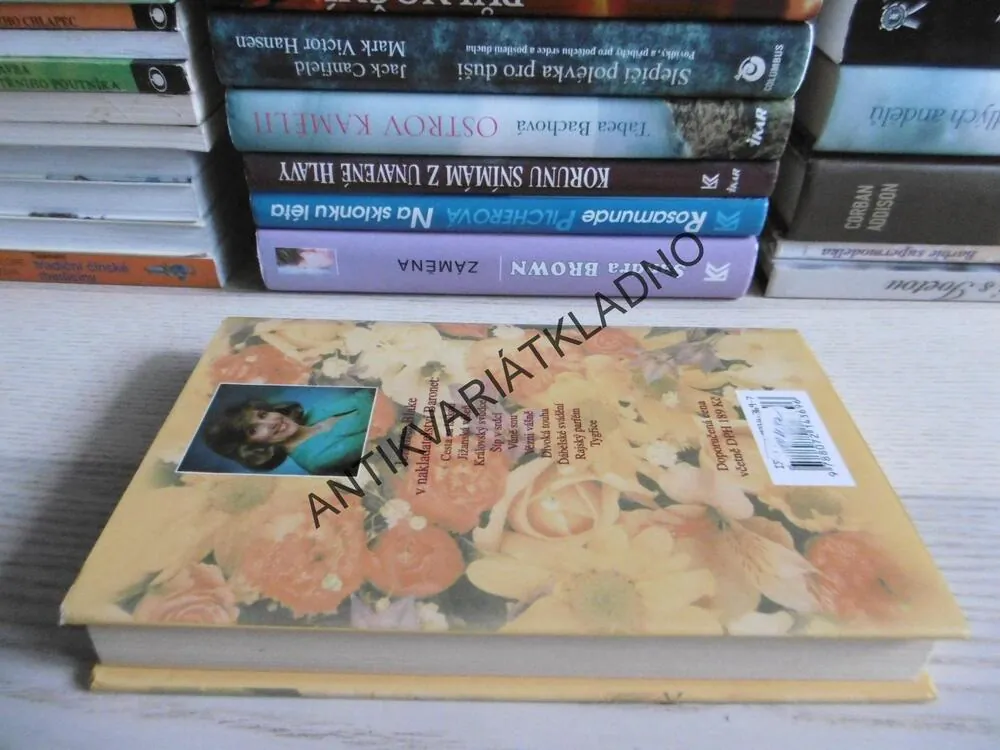 TYGŘICE, JENNIFER BLAKE, **an