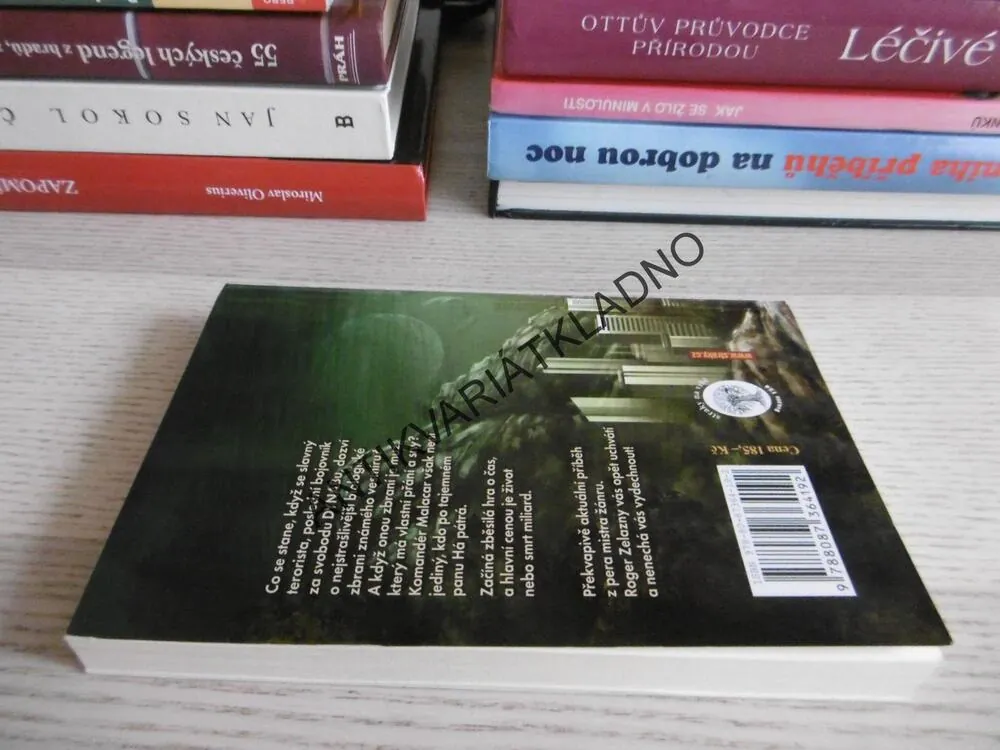 ZEMŘÍT V ITALBARU, ROGER ZELAZNY, **an