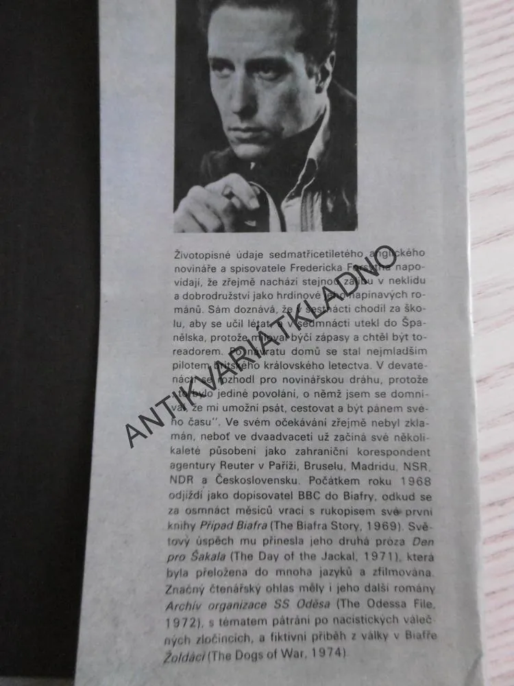 DEN PRO ŠAKALA, FREDERICK FORSYTH, **an