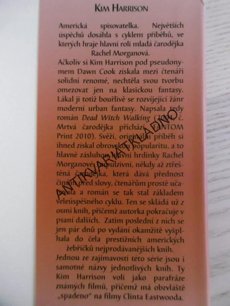 MRTVÁ ČARODĚJKA PŘICHÁZÍ, KIM HARRISON, **an
