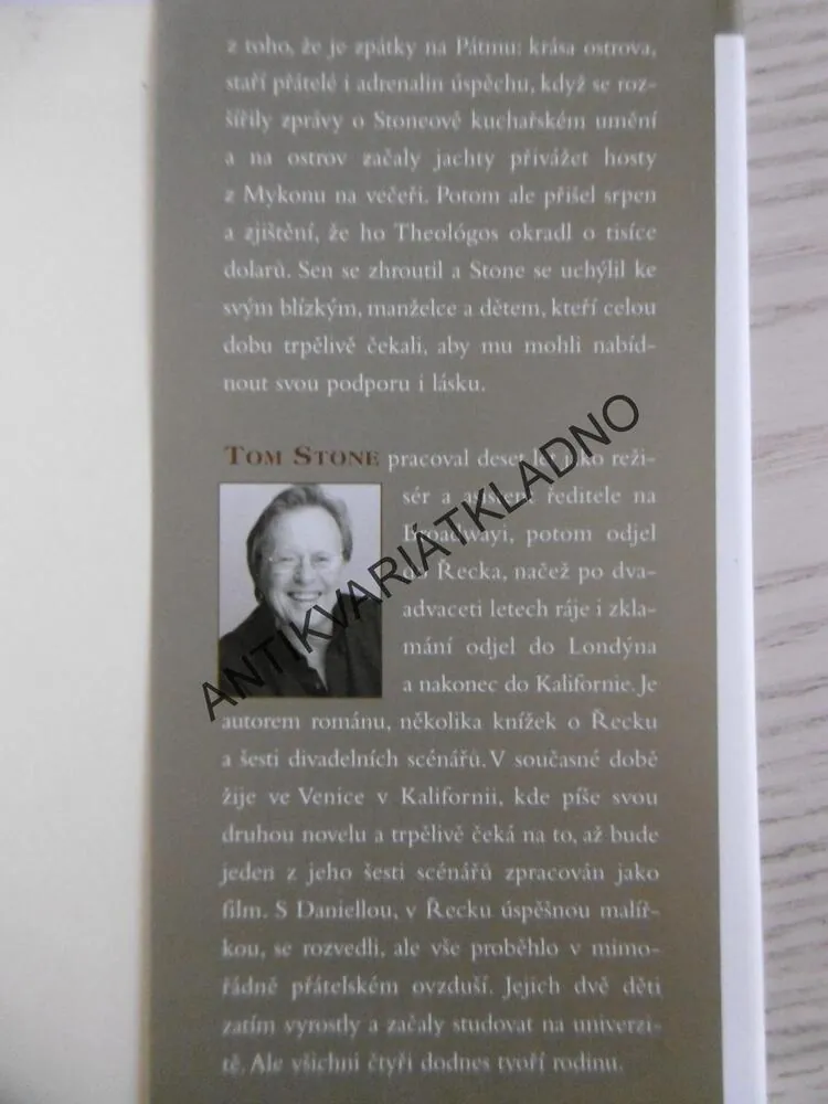 LÉTO V ŘECKÉ TAVERNĚ, TOM STONE, **an