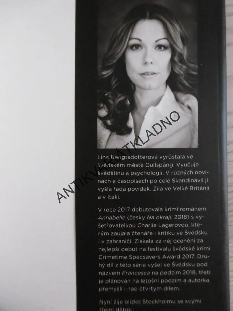 V TEMNU, LINA BENGTSDOTTEROVÁ, **an