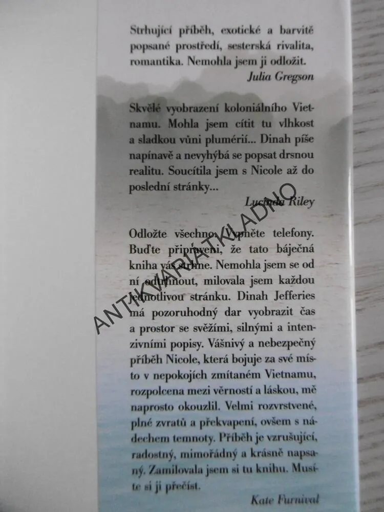KRÁMEK S HEDVÁBÍM, DINAH JEFFERIES, **an