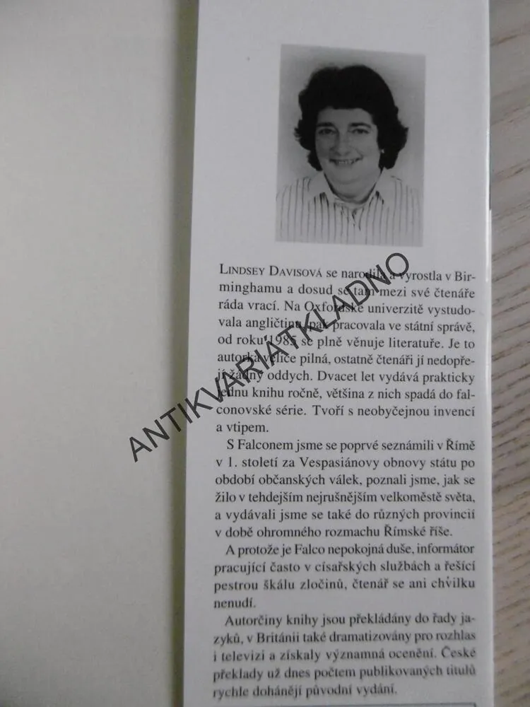 ZLOČIN NEMÁ DOVOLENOU, LINDSEY DAVISOVÁ, **an