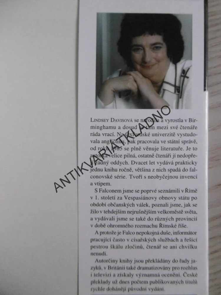 SATURNÁLIE, LINDSEY DAVISOVÁ, **an