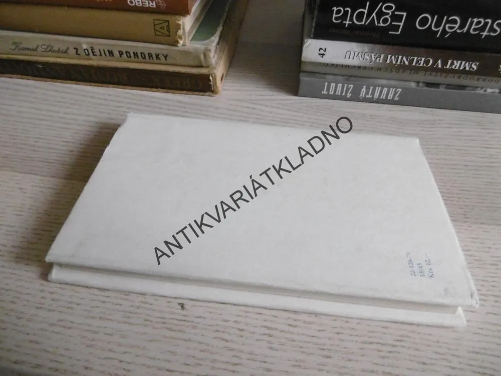 DEŠTNÍK Z PICCADILLY, JAROSLAV SEIFERT, **an