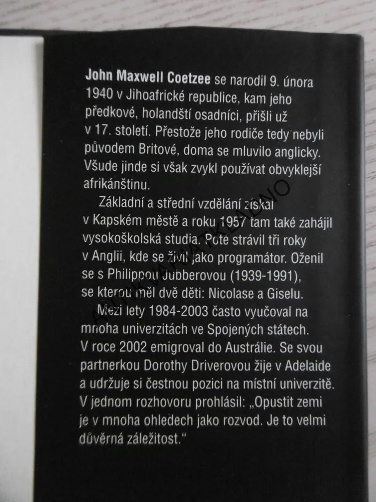 DOBA ŽELEZNÁ, JOHN MAXWELL COETZEE, **an