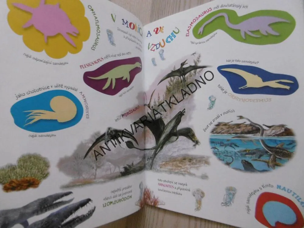 DINOSAUŘI SE SAMOLEPKAMI, VČETNĚ SAMOLEPEK, **an