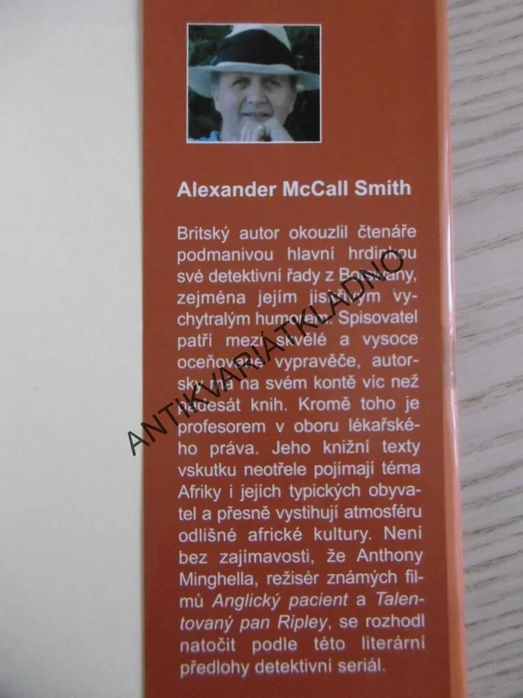 ŽIRAFÍ SLZY, ALEXANDER MCCALL SMITH,  **an