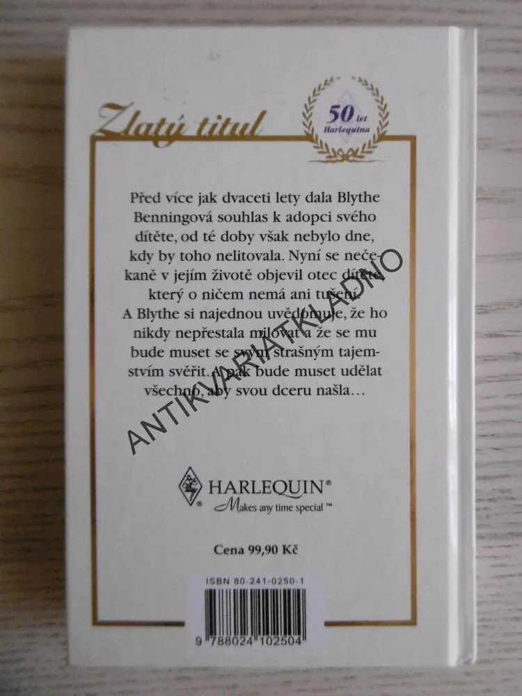 TAJEMNÁ DCERA, JACKIE MAERRITTOVÁ, **an