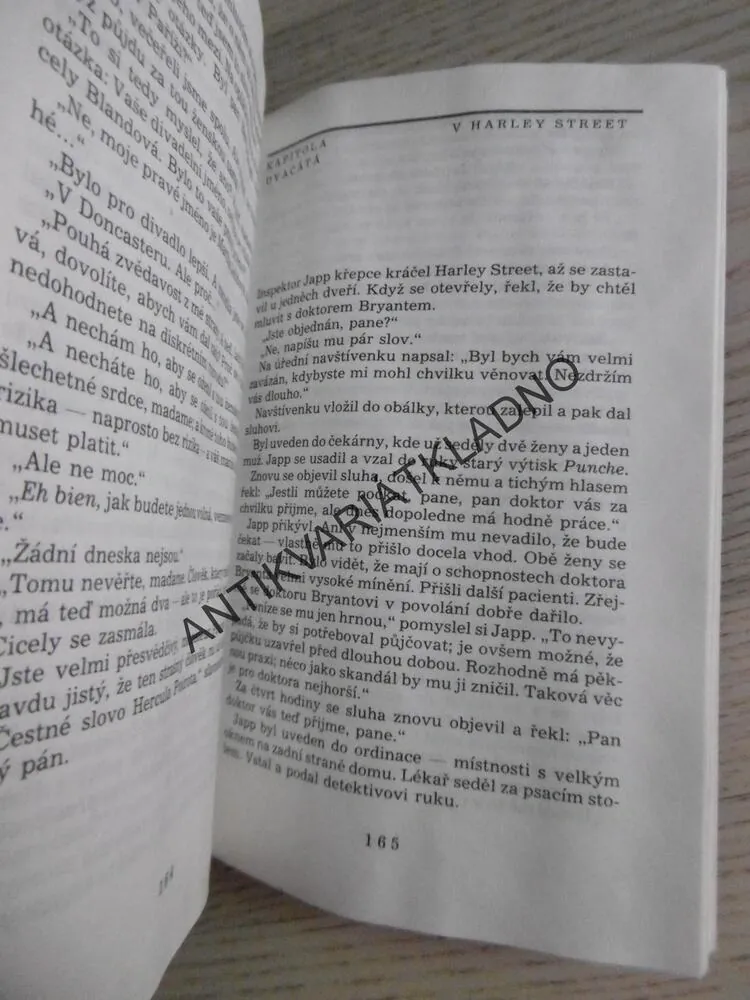 SMRT V OBLACÍCH, AGATHA CHRISTIE, **an
