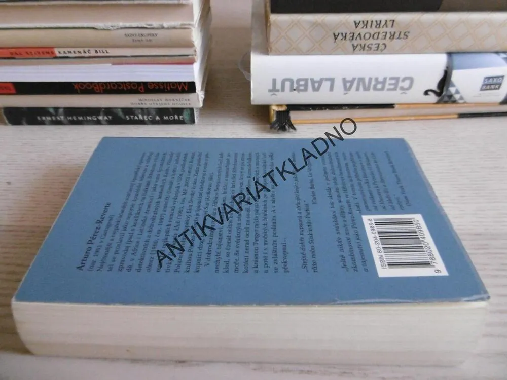 HŘBITOV BEZEJMENNÝCH LODÍ, ARTURO PÉREZ-REVERTE, **an