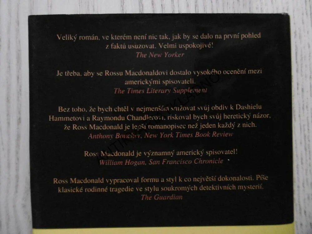 ZAMRAZENÍ, ROSS MACDONALD, **an