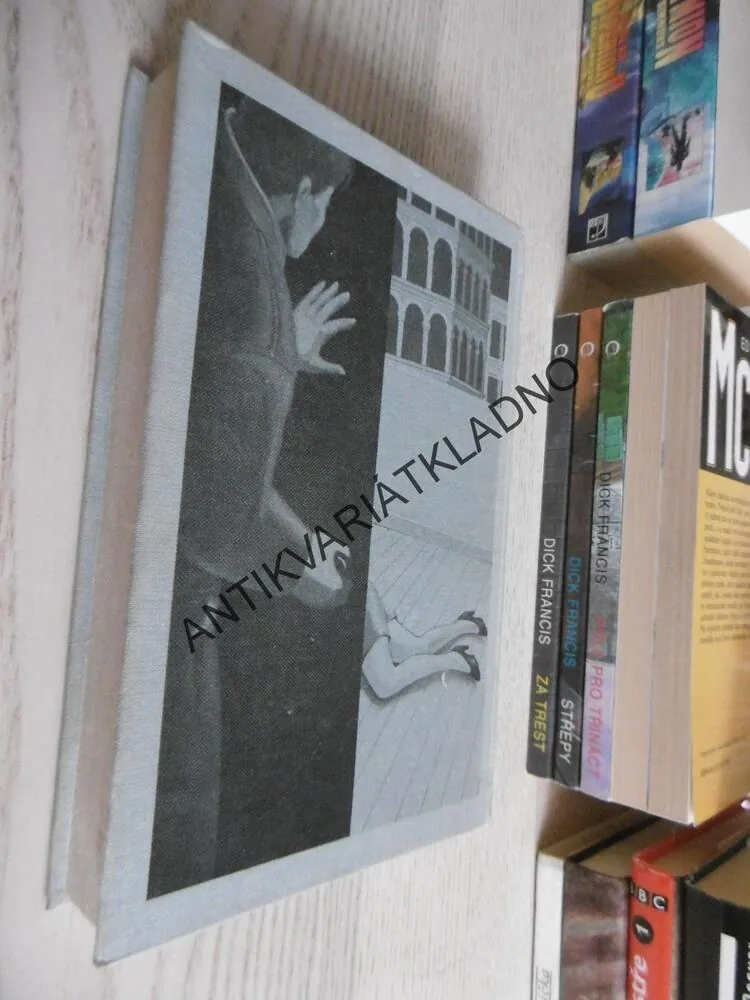 TŘI PŘÍPADY A TRAVIS MCGEE, JOHN D. MACDONALD, **an