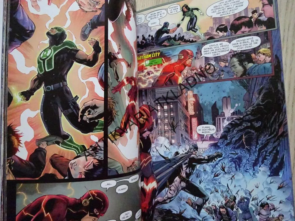 LIGA SPRAVEDLNOSTI, VYHLAZOVACÍ STROJE, KOMIKS DC COMICS,**an