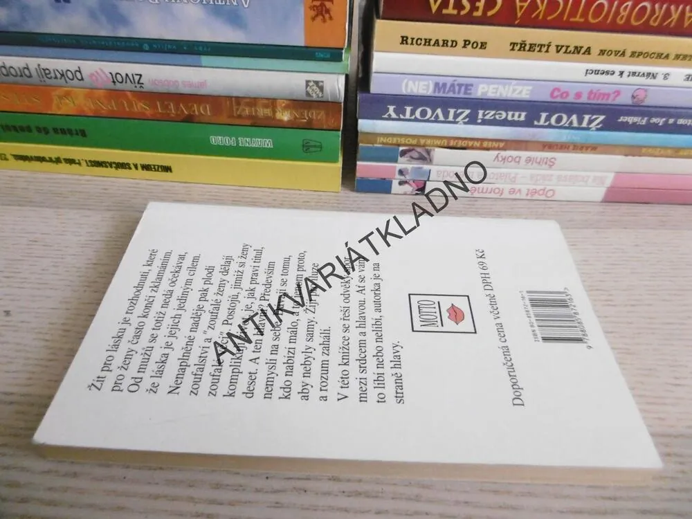 DESET NEJVĚTŠÍCH HLOUPOSTÍ, JIMIŽ SI ŽENY KOMPLIKUJÍ ŽIVOT, LAURA SCHLESSINGEROVÁ, **an