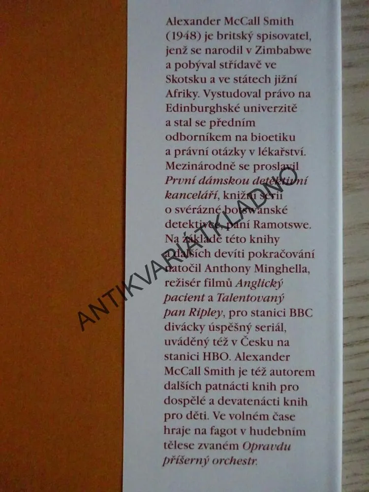 PÍSAŘSKÁ ŠKOLA V KALAHARI, ALEXANDER MCCALL SMITH, **an