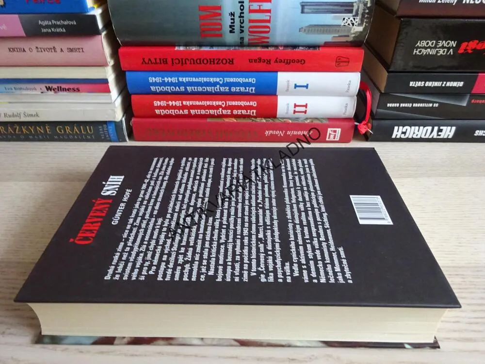 ČERVENÝ SNÍH, GÜNTER HOFÉ, **an