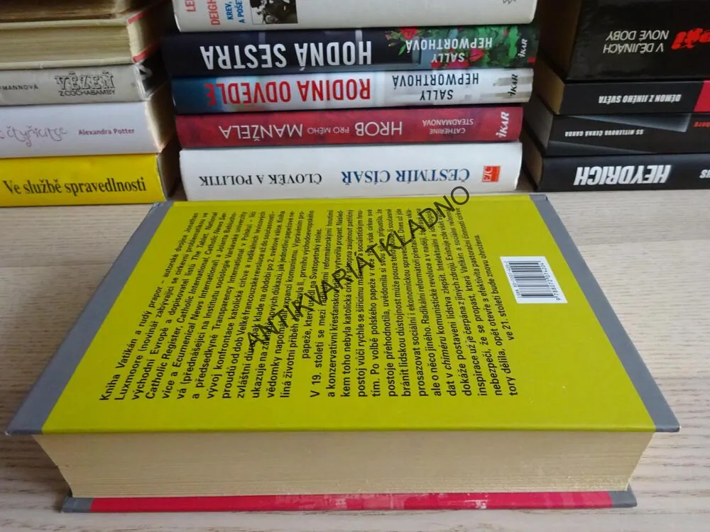 VATIKÁN A RUDÝ PRAPOR, JONATHAN LUXMOORE, JOLANTA BABIUCHOVÁ, **an