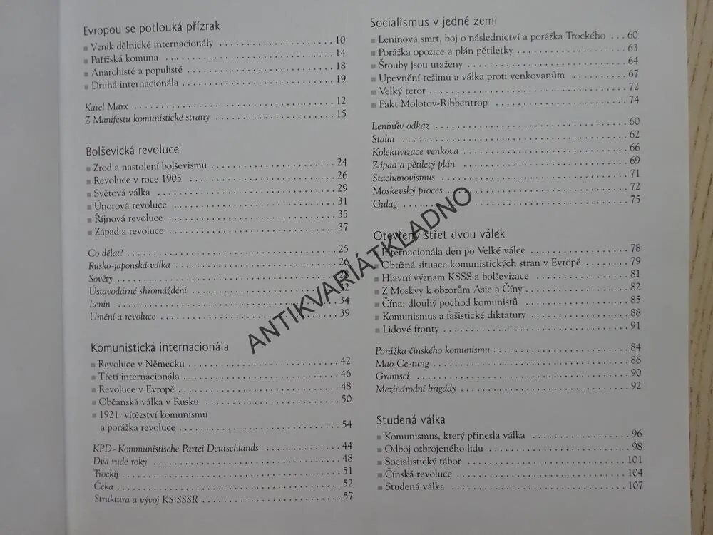 KOMUNISMUS, MARCELLO FLORES, **an