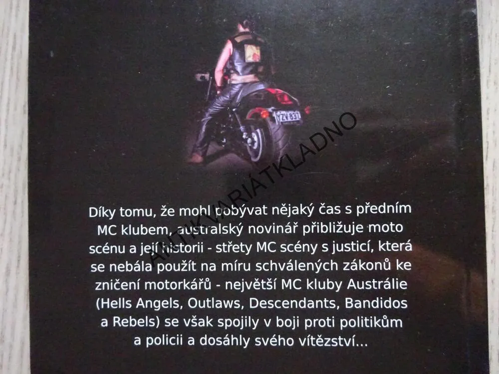 OUTLAWS PSANCI, VÁLKY AUSTRALSKÝCH MOTORKÁŘŮ, ADAM SHAND, **an