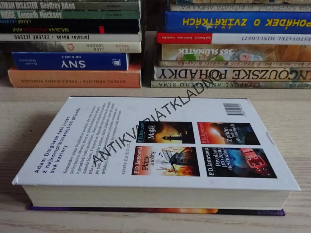 PACHUŤ SMRTI, P. D. JAMESOVÁ, **an
