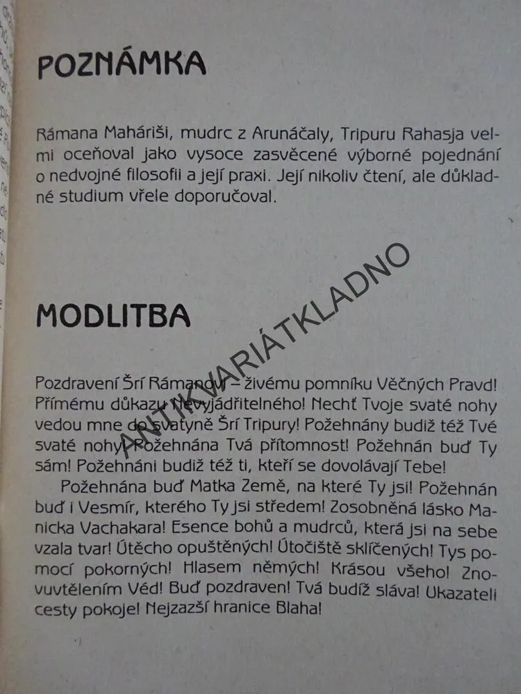 TAJEMSTVÍ ZA TROJICÍ, TRIPURA RAHASJA, **an