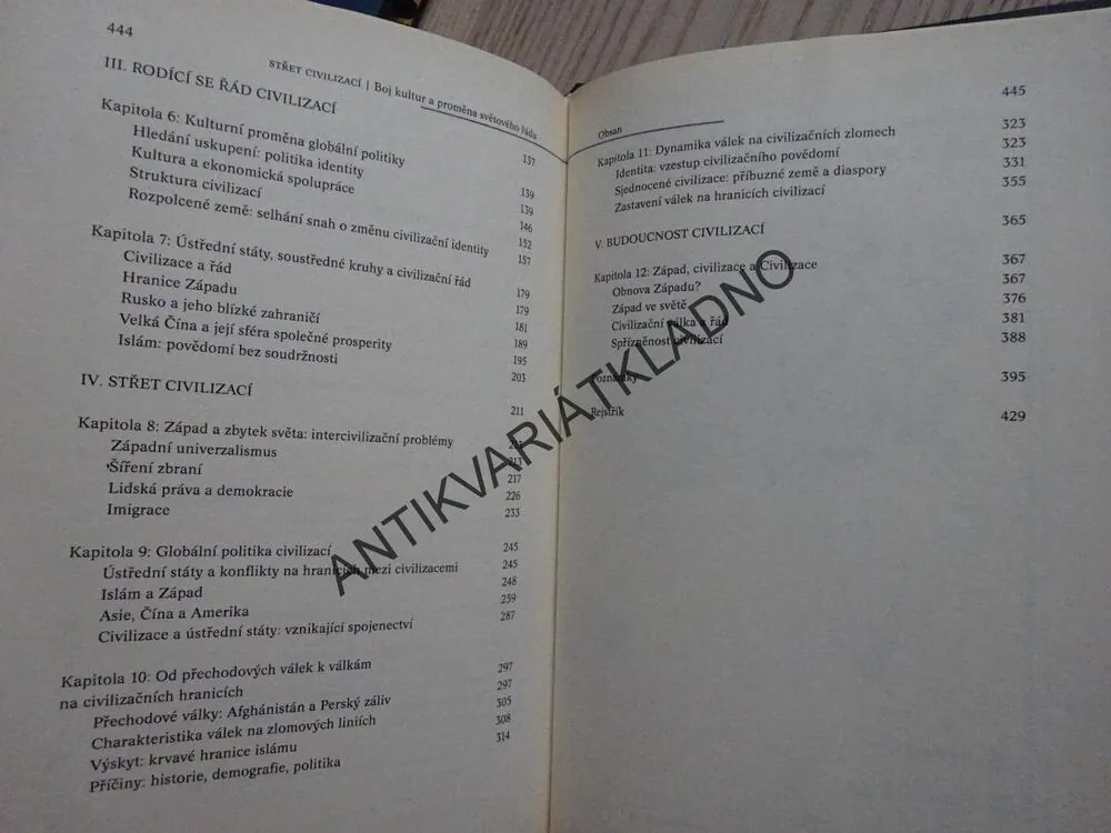 STŘET CIVILIZACÍ, BOJ KULTUR A PROMĚNA SVĚTOVÉHO ŘÁDU, SAMUEL P. HUNTINGTON, **an