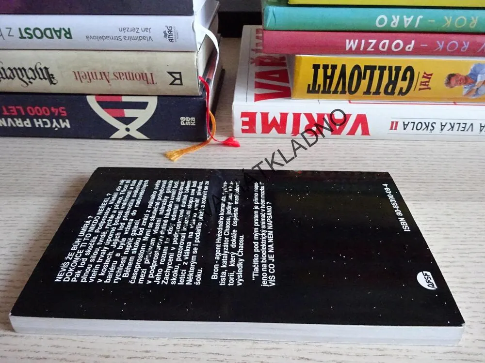 POČÁTKY CHAOSU, COLIN KAPP, **an