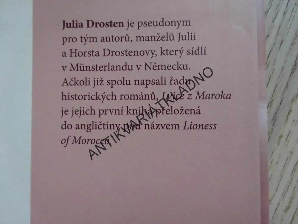 LVICE Z MAROKA, JULIA DROSTEN, **an