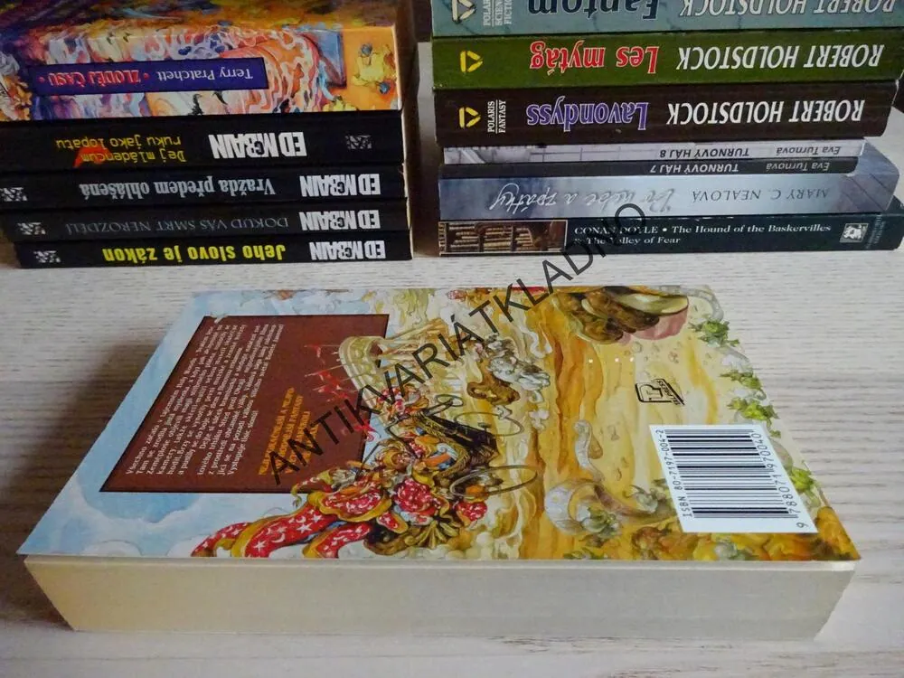 POHYBLIVÉ OBRÁZKY, ÚŽASNÁ ZEMĚPLOCHA, TERRY PRATCHETT, **an