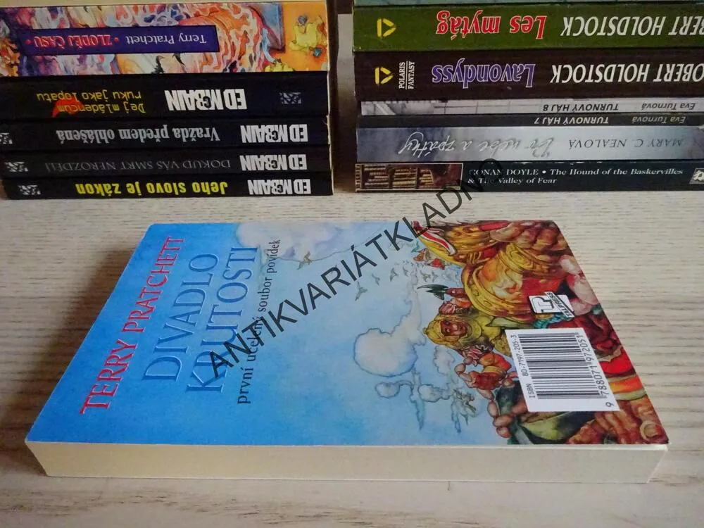 DIVADLO KRUTOSTI, TERRY PRATCHETT, **an