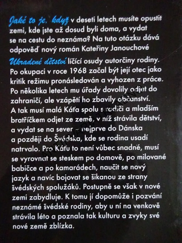 UKRADENÉ DĚTSTVÍ, KATEŘINA JANOUCHOVÁ, **an