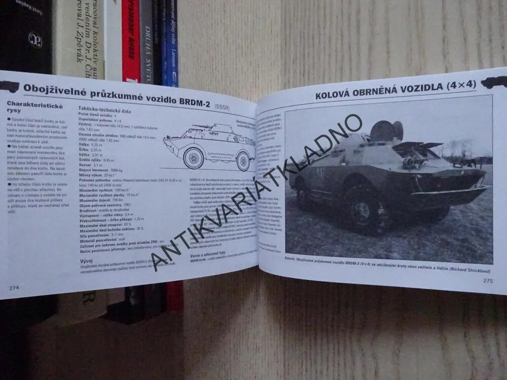 TANKY, PŘÍRUČKA PRO POZNÁVÁNÍ, CHRISTOPHER F. FOSS, **an