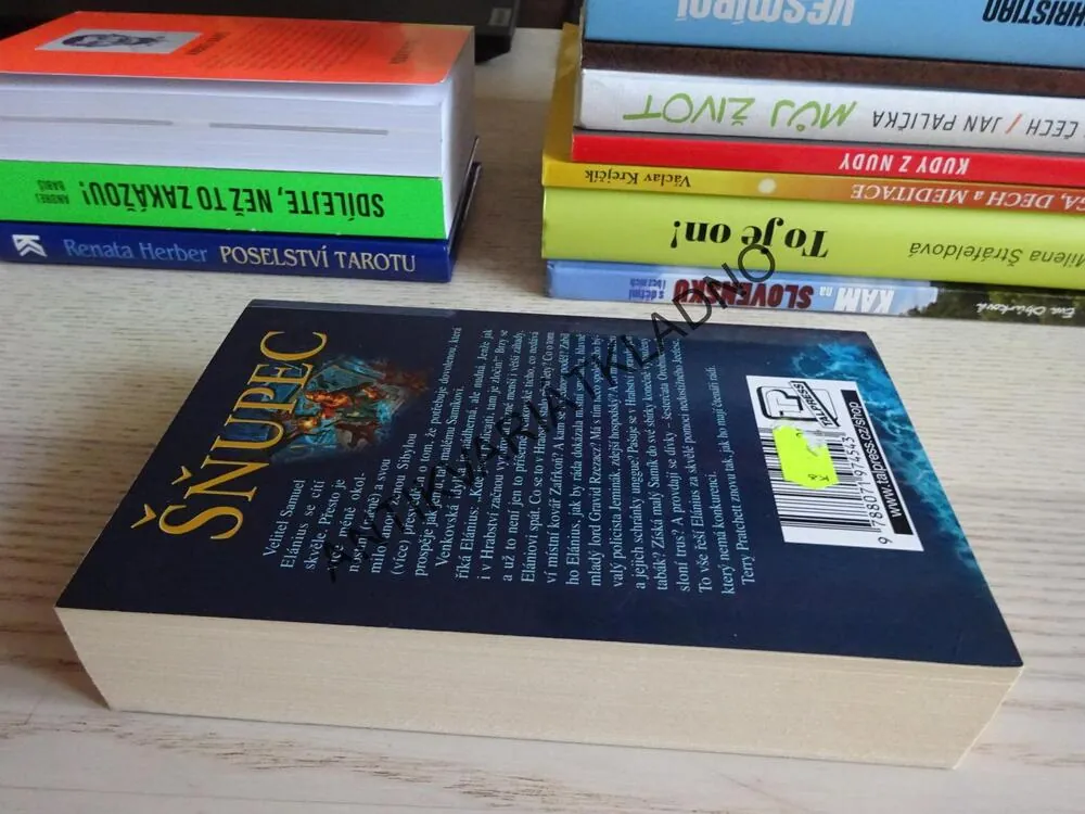 ŠŇUPEC, ÚŽASNÁ ZEMĚPLOCHA, TERRY PRATCHETT, **an