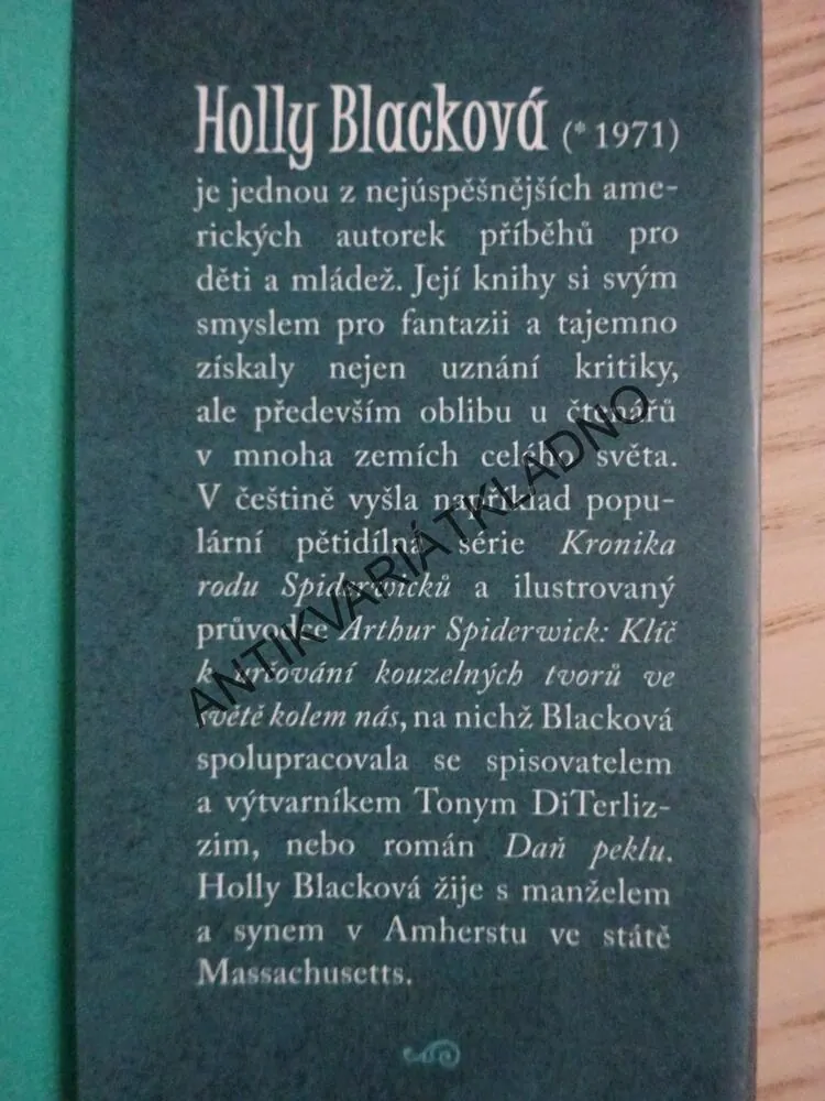 PANENKA Z KOSTÍ, HOLLY BLACKOVÁ, **an