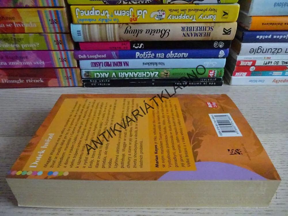 DOTEK HVĚZD, MARIAN KEYES, **an