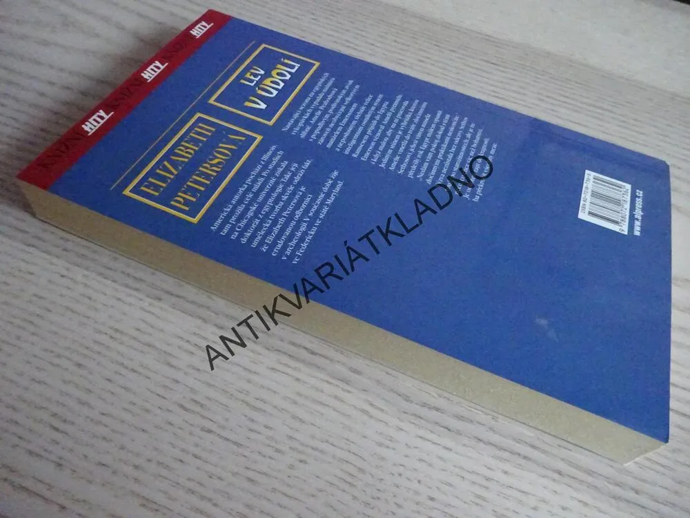 LEV V ÚDOLÍ, ELIZABETH PETERSOVÁ, **an
