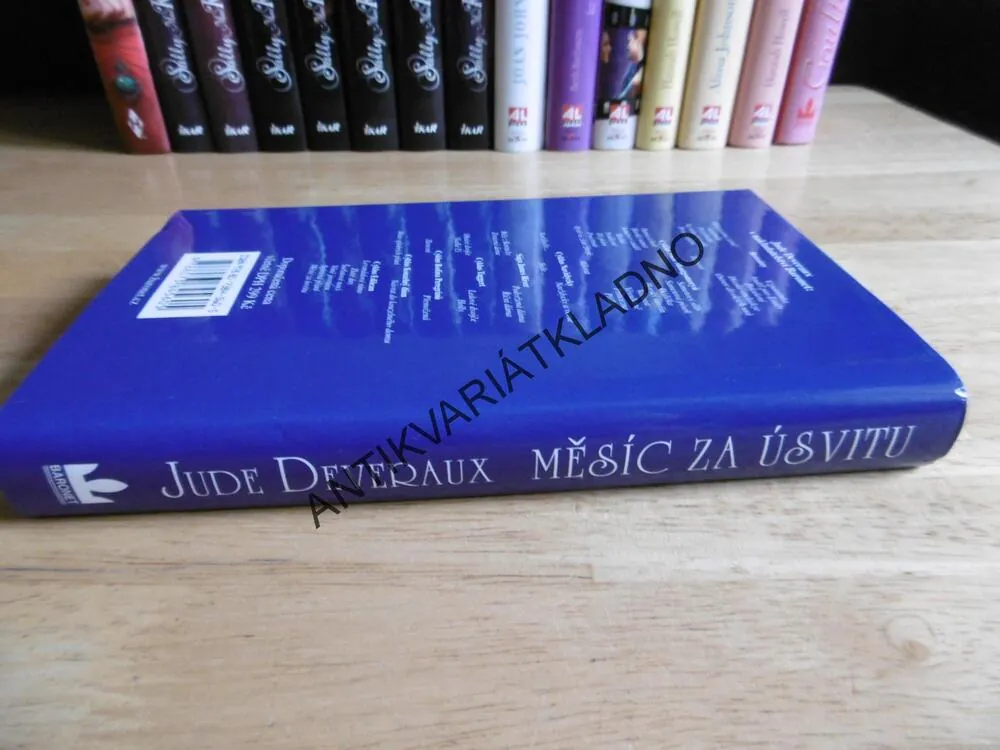 MĚSÍC ZA ÚSVITU, JUDE DEVERAUX