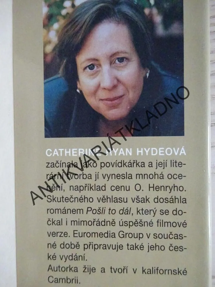 ELEKTRICKÝ BŮH, CATHERINE RYAN HYDEOVÁ, **an